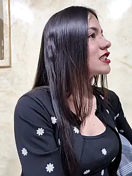 CHARLOTTE  05 online show from October 2025 01:51:01 PM