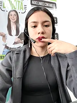 CHARLOTTE  05 online show from November 2025 12:38:02 PM