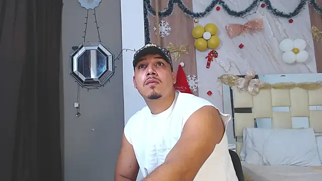 Snapshot of taylor_collins_ chatting on December 2025 11:09:02 PM taylor collins online show from December 2025 11:09:02 PM