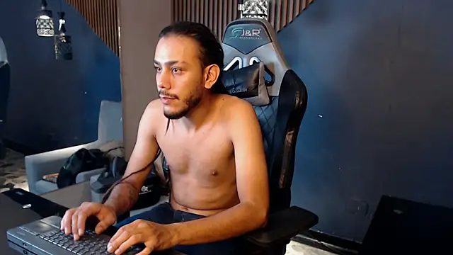 Boss Domiinator online show from September 2025 04:01:01 AM