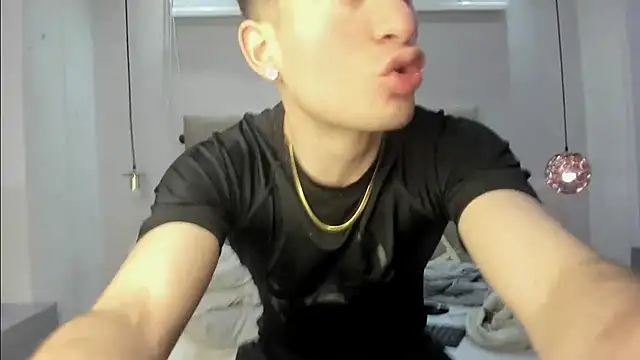 HunterHeat  online show from October 2025 12:05:01 PM