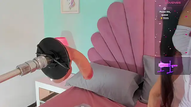 Snapshot of emma_clarke_ chatting on November 2025 03:50:01 AM emma clarke online show from November 2025 03:50:01 AM