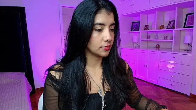 nina moen online show from October 2025 08:50:02 PM