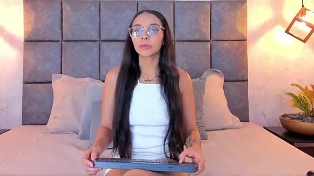 Roseaurora online show from April 2026 11:48:01 AM