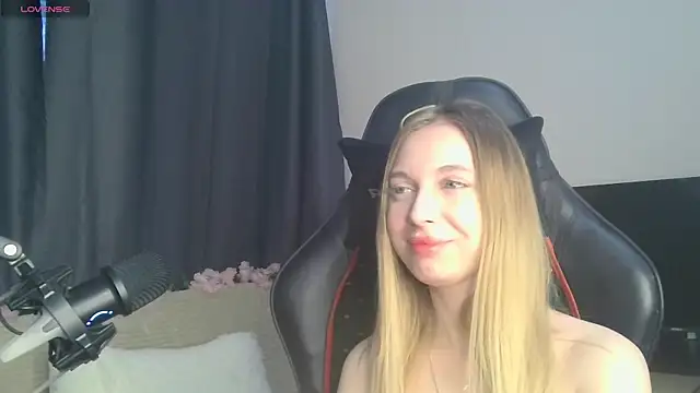 BabbbyFoxxx online show from October 2025 04:36:01 AM