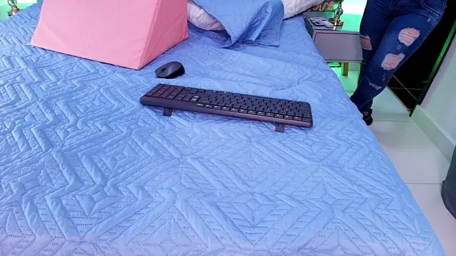 sweegirl69 online show from November 2025 11:53:02 AM