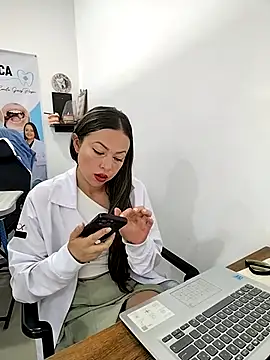 Madisson-04  online show from November 2025 12:33:02 PM