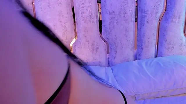 Snapshot of violet_sm chatting on October 2025 03:18:01 AM violet sm online show from October 2025 03:18:01 AM