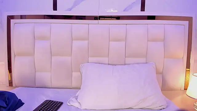 Snapshot of violet_sm chatting on December 2025 03:12:02 AM violet sm online show from December 2025 03:12:02 AM