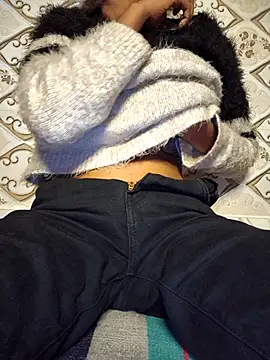 Snapshot of Aidakhan1212 chatting on November 2025 09:45:01 AM Aidakhan1212 online show from November 2025 09:45:01 AM