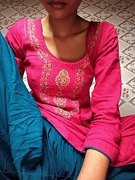 Snapshot of Aidakhan1212 chatting on November 2025 04:49:01 AM Aidakhan1212 online show from November 2025 04:49:01 AM