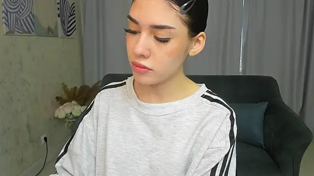 Snapshot of AlicieCarroll chatting on September 2025 02:04:02 AM AlicieCarroll online show from September 2025 02:04:02 AM