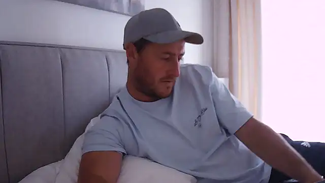 Londonlad818 online show from September 2025 10:40:01 AM