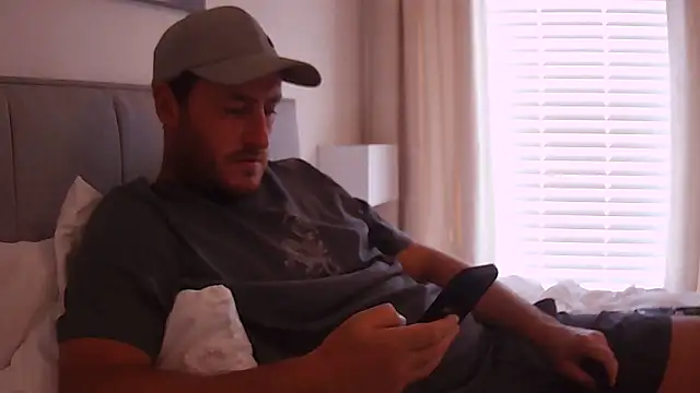 Londonlad818 online show from September 2025 01:25:02 PM