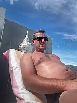 Londonlad818 online show from April 2026 02:33:02 PM