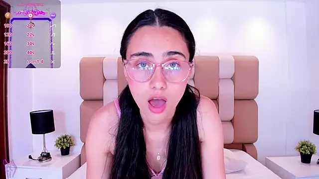 sofiapalacioss online show from April 2026 07:00:01 PM