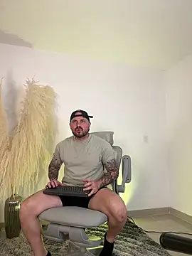 Snapshot of joshmahe chatting on December 2025 11:10:02 PM joshmahe online show from December 2025 11:10:02 PM