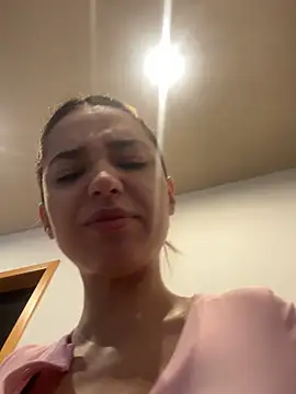 ItalianGirl online show from October 2025 02:46:01 PM