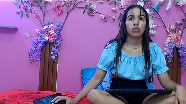 skinnysofia18 online show from September 2025 01:12:02 PM