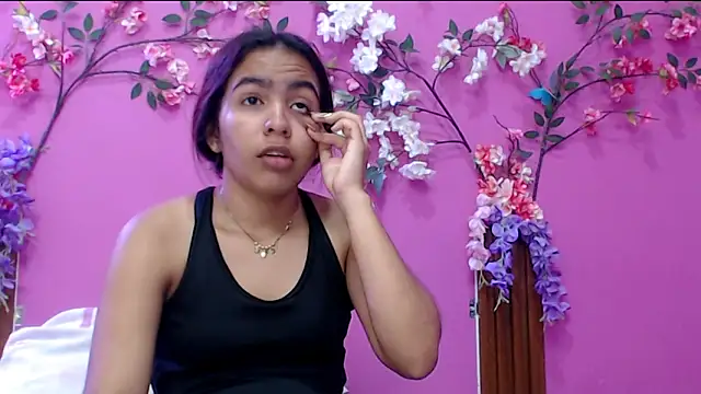 skinnysofia18 online show from January 2026 01:26:01 PM