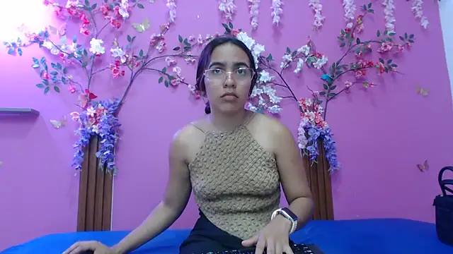 skinnysofia18 online show from February 2026 06:06:02 AM