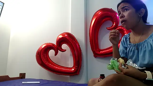 skinnysofia18 online show from February 2026 02:35:01 PM