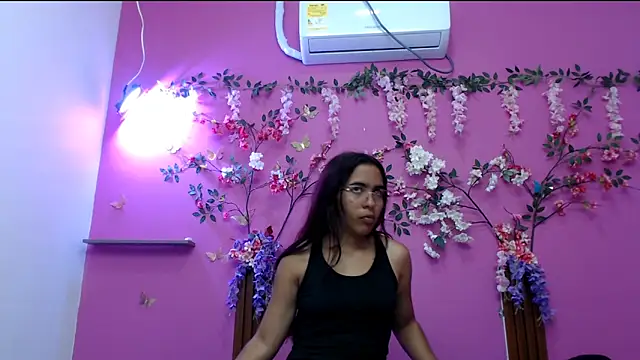 skinnysofia18 online show from April 2026 01:45:02 PM