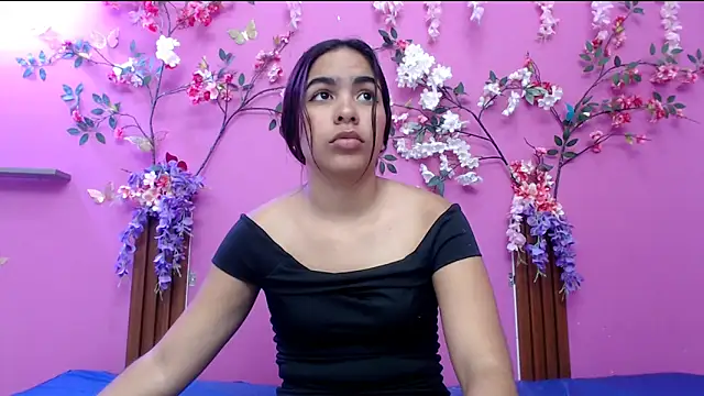 skinnysofia18 online show from May 2026 02:14:01 PM
