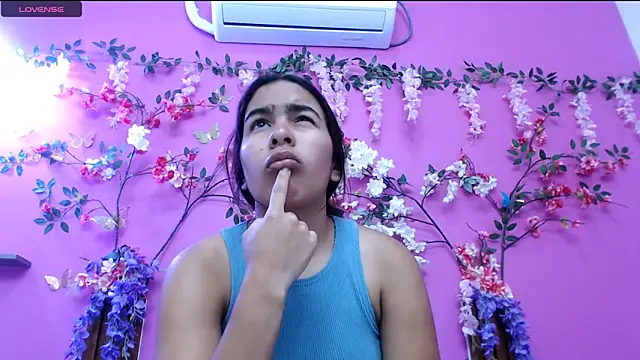 skinnysofia18 online show from July 2026 01:56:01 PM