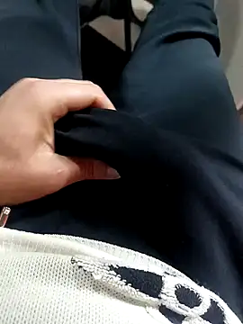 anis3g4 online show from December 2025 01:52:02 PM