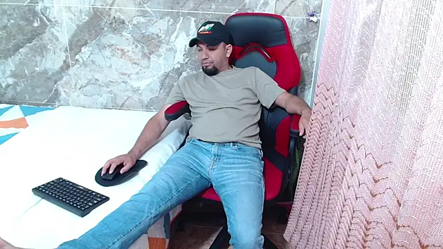 Snapshot of smitdleds1130 chatting on September 2025 12:32:01 AM smitdleds1130 online show from September 2025 12:32:01 AM