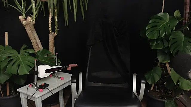 Snapshot of lola_sky@xh chatting on November 2025 08:14:01 PM lola skyxh online show from November 2025 08:14:01 PM