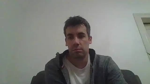 JulioIsHere4you online show from November 2025 02:33:01 AM