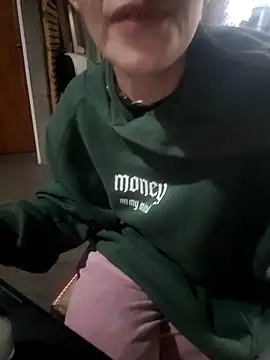 Snapshot of Almendrasexy chatting on October 2025 06:23:01 PM Almendrasexy online show from October 2025 06:23:01 PM