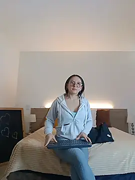 Bella Sumers online show from July 2026 03:47:01 PM