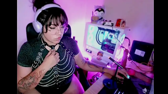 Snapshot of PinkDenial chatting on September 2025 01:28:01 AM PinkDenial online show from September 2025 01:28:01 AM