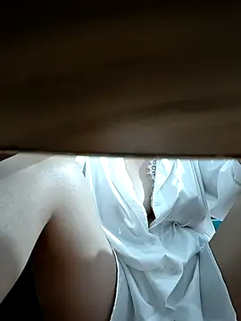 Snapshot of Yui-Linh chatting on September 2025 01:18:01 AM Yui-Linh online show from September 2025 01:18:01 AM