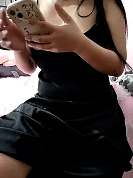 Snapshot of Yui-Linh chatting on October 2025 02:12:02 AM Yui-Linh online show from October 2025 02:12:02 AM