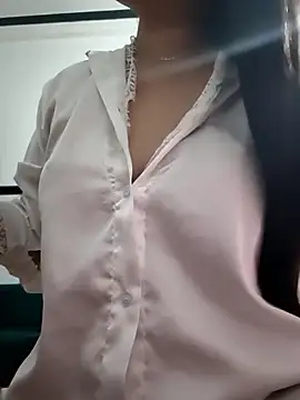 Snapshot of Yui-Linh chatting on October 2025 08:16:02 AM Yui-Linh online show from October 2025 08:16:02 AM