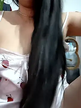 Snapshot of Yui-Linh chatting on October 2025 07:32:01 AM Yui-Linh online show from October 2025 07:32:01 AM