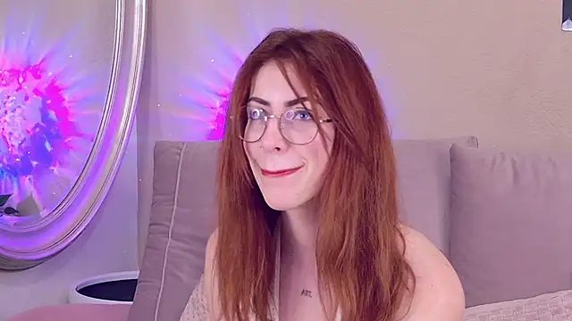 CaitlinMoon online show from December 2025 04:06:02 AM