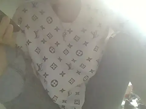 Snapshot of Bee_hunter chatting on September 2025 02:35:01 AM Bee hunter online show from September 2025 02:35:01 AM