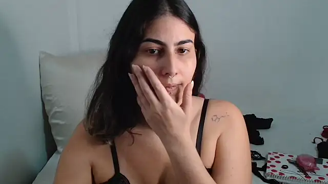 ApenasLys online show from October 2025 03:12:02 PM