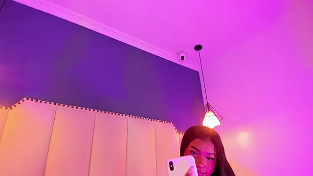 Snapshot of SophiaBloss chatting on January 2026 12:18:01 PM SophiaBloss online show from January 2026 12:18:01 PM