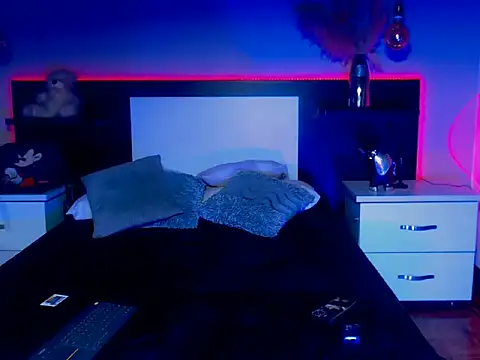 eriikjoness online show from November 2025 04:23:02 AM