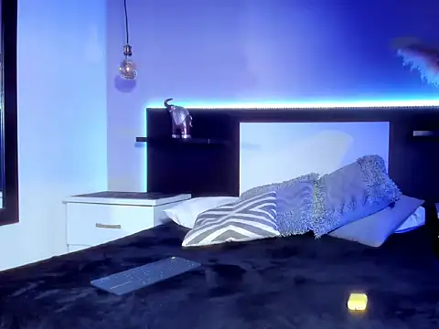 eriikjoness online show from December 2025 05:51:01 PM