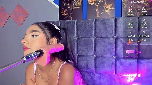 lau-hot online show from September 2025 09:37:01 PM