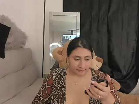 Elyross1  online show from October 2025 11:37:01 PM