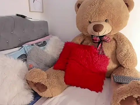 Elyross1  online show from November 2025 09:38:01 PM