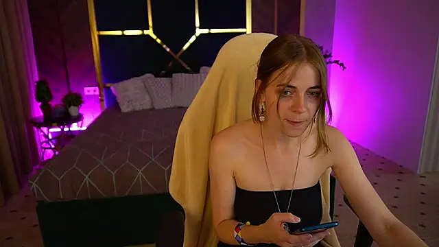 Snapshot of ShinyfromUa chatting on September 2025 12:59:02 PM ShinyfromUa online show from September 2025 12:59:02 PM